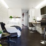 Chambre d'amis décorée dans une interprétation moderne du style scandinave