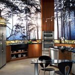 L'intérieur de la bonne cuisine en bois