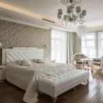 Chambre classique avec mobilier blanc