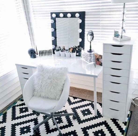 Jante de contraste du miroir de maquillage