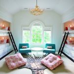 Belle chambre lumineuse pour les enfants