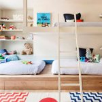 Bed-podium dans la pépinière
