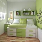 Petit podium de lit blanc et vert