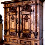 Grand coffret en bois sculpté