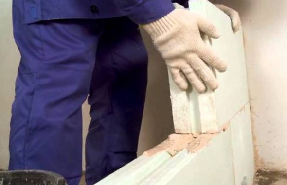 Installation de blocs de plâtre