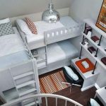 Petite chambre d'enfants pour plusieurs enfants