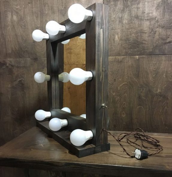 Petit miroir portable avec lumière