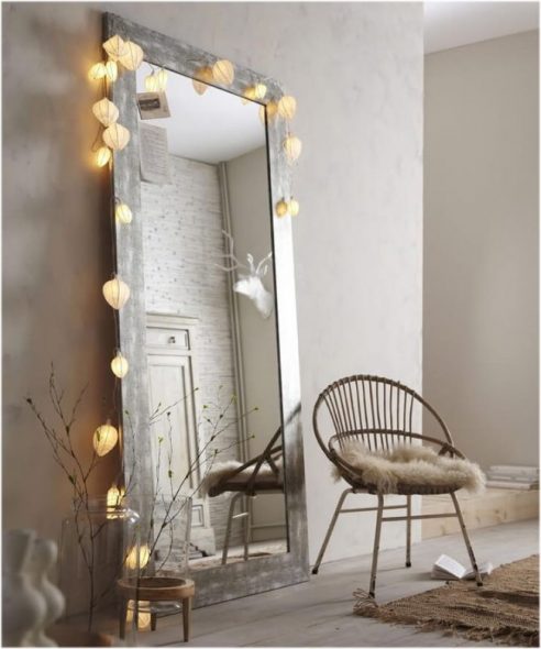 Décor miroirs grandes guirlandes