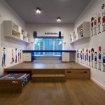 Podium pour espace de travail avec lits gigognes dans la chambre des enfants