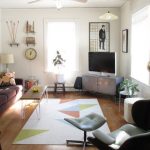 Un exemple de fermeture de coins dans un appartement sur le Feng Shui avec des meubles et une décoration