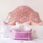 Tête de lit rose imprimée