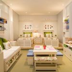 Double literie dans une chambre pour trois filles