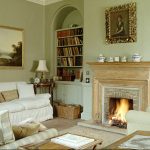 Arrangement des meubles rembourrés au coin du feu sur le feng shui