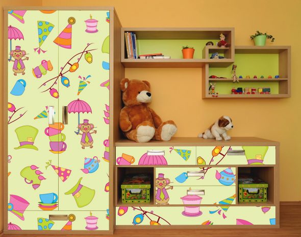 Film autocollant pour meubles pour enfants