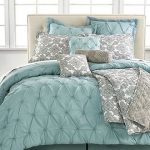 Décor turquoise argenté pour lit beige