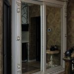 Elegante armario de madera