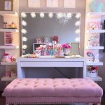 Coin féminin chic pour des conseils beauté avec miroir de maquillage