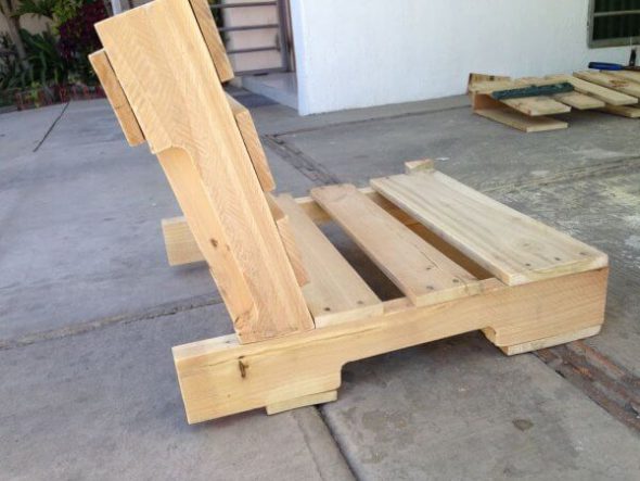 Nous assemblons le design de la chaise