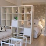 Rack com prateleiras para sala de estar