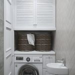 Laveuse installée dans la salle de bain supplémentaire