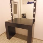 Miroir de maquillage strict