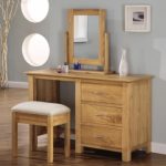 Coiffeuse en bois avec miroir