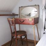 Coiffeuse d'une vieille valise