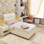 Lit moelleux confortable pour une chambre d'adolescent