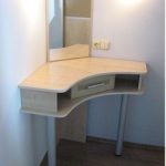 Coiffeuse d'angle avec miroir