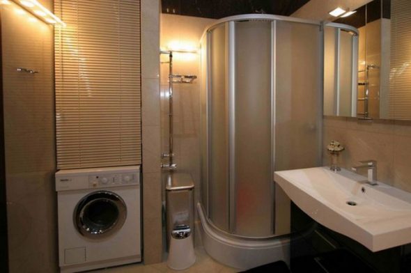 Placard dans la salle de bain