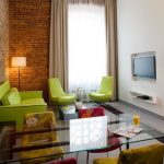 Mobilier vert à l'intérieur comme un accent brillant