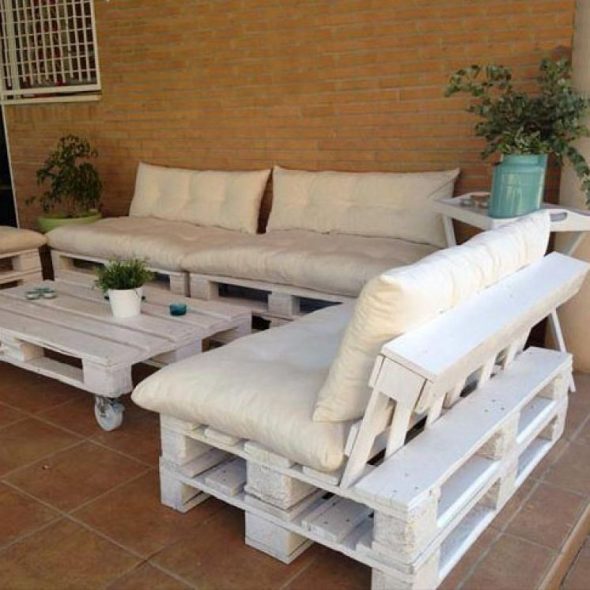 Canapé blanc de palettes