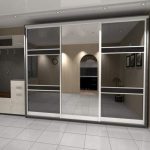 Grande armoire dans le hall