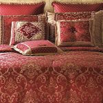 Bourgogne avec de l'or pour une chambre exquise
