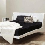 Motifs noir et blanc dans la chambre