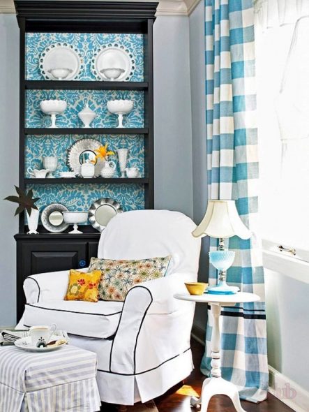 Découpage à l'intérieur du meuble dans les tons bleus