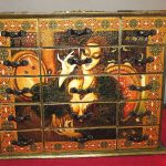 Découpage poitrine polie avec peinture dorée