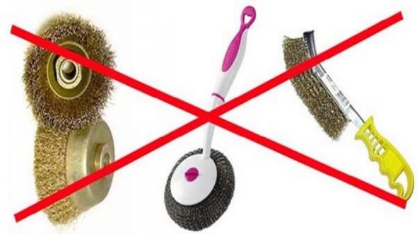 L'utilisation de brosses dures et d'abrasifs est strictement interdite.