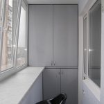 Cabinet fonctionnel avec des pièces de différentes largeurs