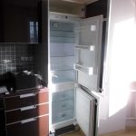 Nous utilisons des supports spéciaux pour installer les portes du réfrigérateur
