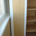 Cabinet composé de panneaux de particules et de plastique