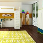 Un lit mezzanine avec une table libère beaucoup d'espace.