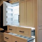 Armoire de cuisine avec différents compartiments