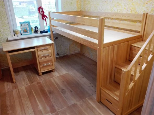 Meubles pour enfants en mélèze