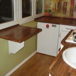 Table miniature dans la cuisine campagnarde