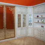 Armoire inhabituelle dans un style vintage