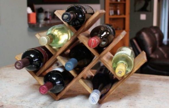 Etagère originale en nid d'abeille pour bouteilles