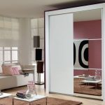 La petite armoire d'origine dans le salon