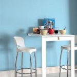 Table pliante de forme inhabituelle