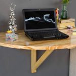Table pliante avec fixation au mur lorsque dépliée